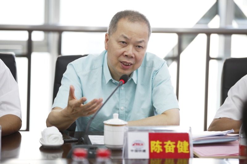 孙圣杰陪同陈奋健开展在蓉考察调研